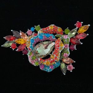 Vintage brooch multi colors. B2